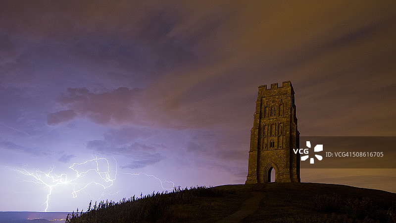 格拉斯顿伯里山上的闪电图片素材