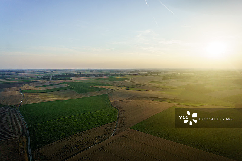 日落时分的田野图片素材