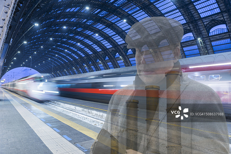 在火车站的商务男人图片素材