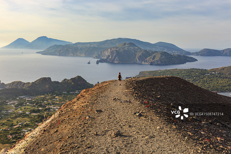火山，小路 - 西西里岛伊奥利亚群岛图片素材