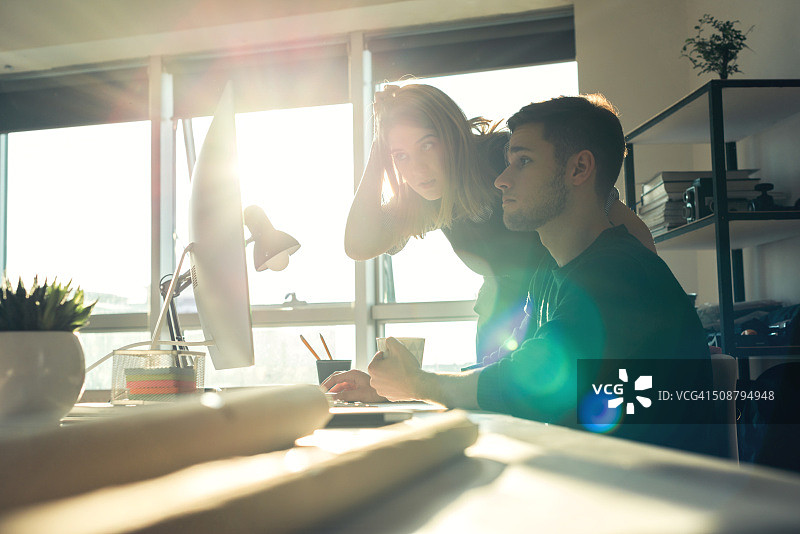 办公室里的阳光明媚图片素材