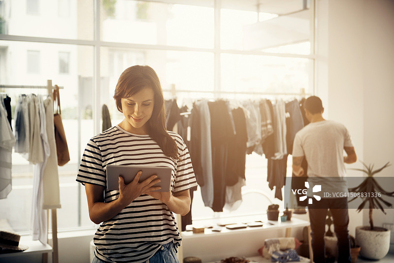 她的商店收获了很多点赞图片素材