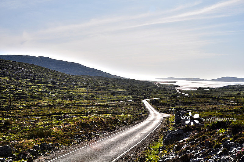 苏格兰刘易斯岛的蜿蜒道路图片素材