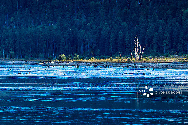 帕隆藏布江图片素材