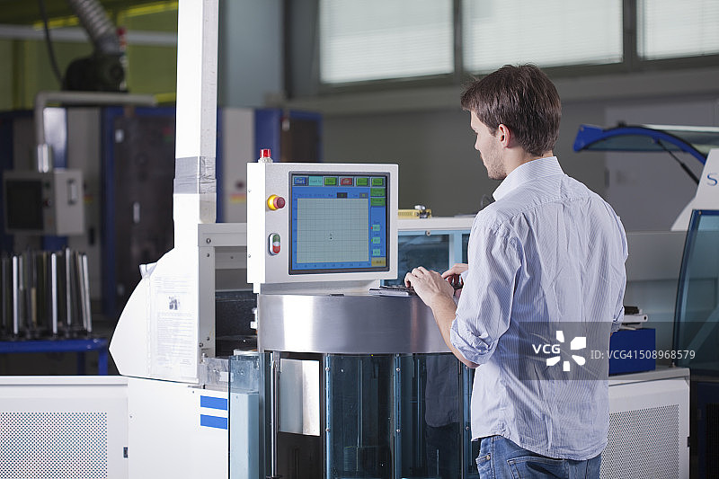 工作中的男人图片素材