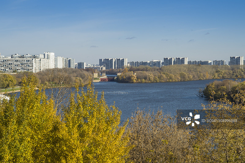 俄罗斯莫斯科科洛缅斯克庄园的莫斯科河图片素材