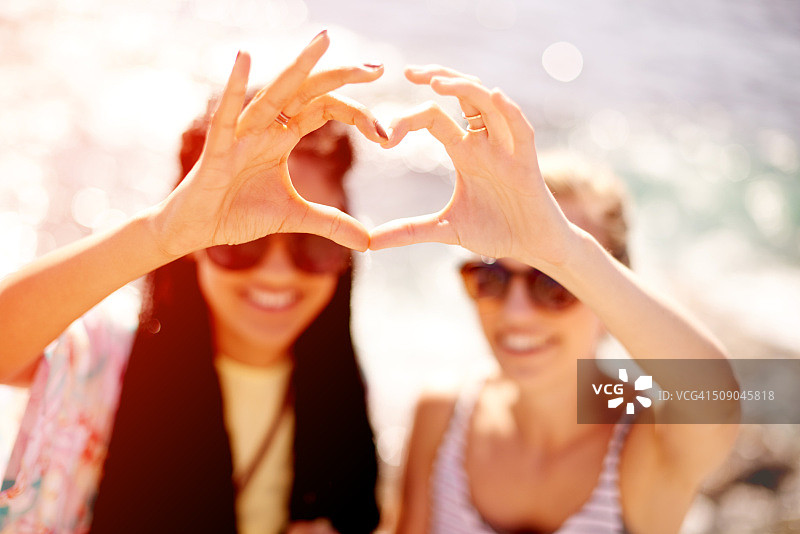 好朋友分享特别的爱图片素材