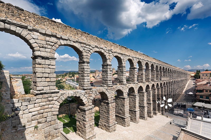 西班牙塞哥维亚罗马输水道风光图片素材