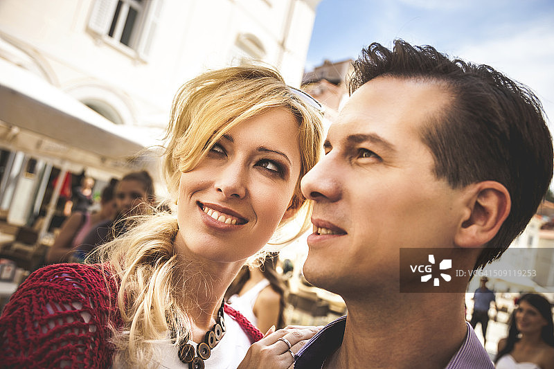 优雅情侣享受爱情图片素材