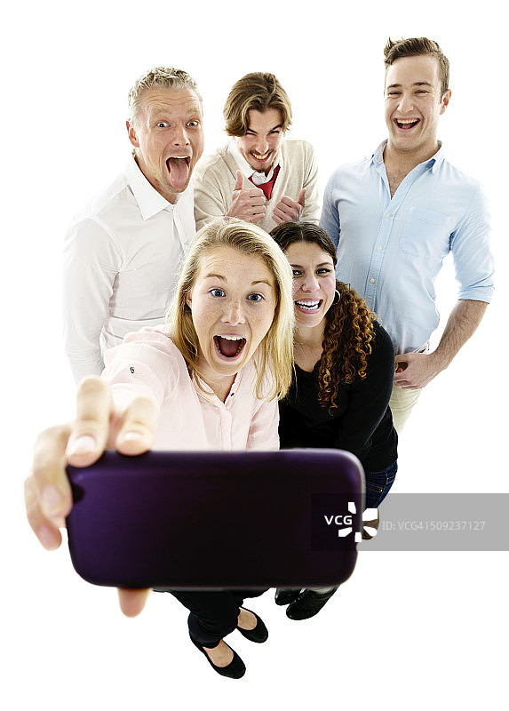 五个朋友微笑自拍图片素材