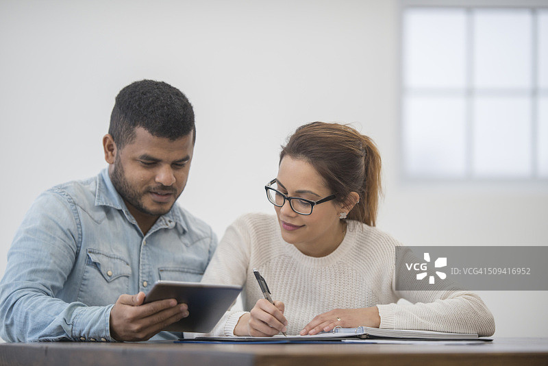 一起制定预算图片素材
