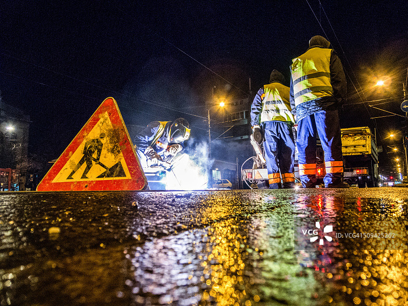街头焊接工人图片素材