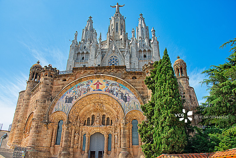 西班牙巴塞罗那蒂比达博山圣心教堂图片素材