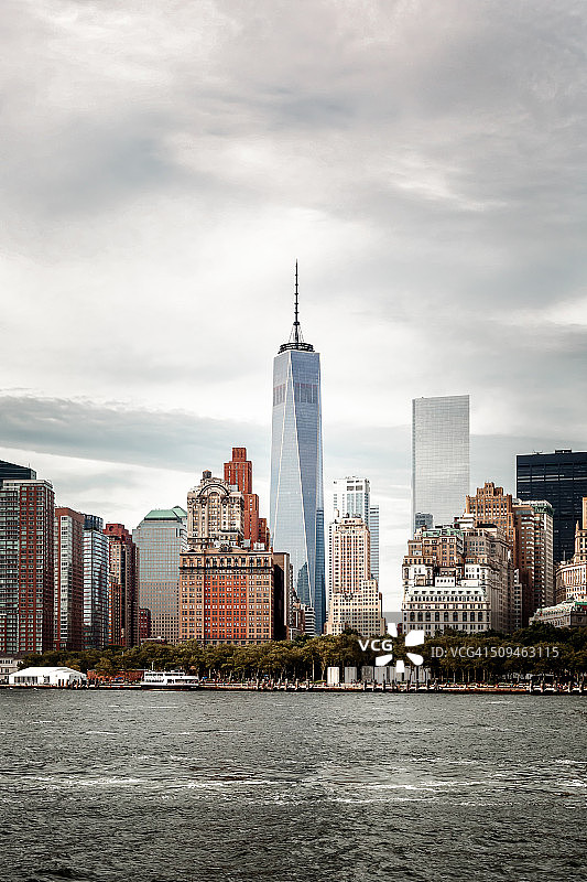 从哈德逊河看到的曼哈顿金融区图片素材