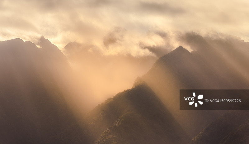 库克山山脉上的光线图片素材