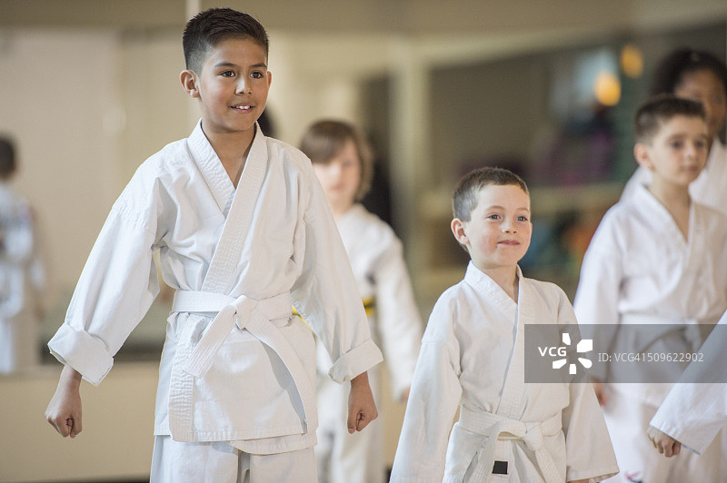 儿童练习空手道图片素材
