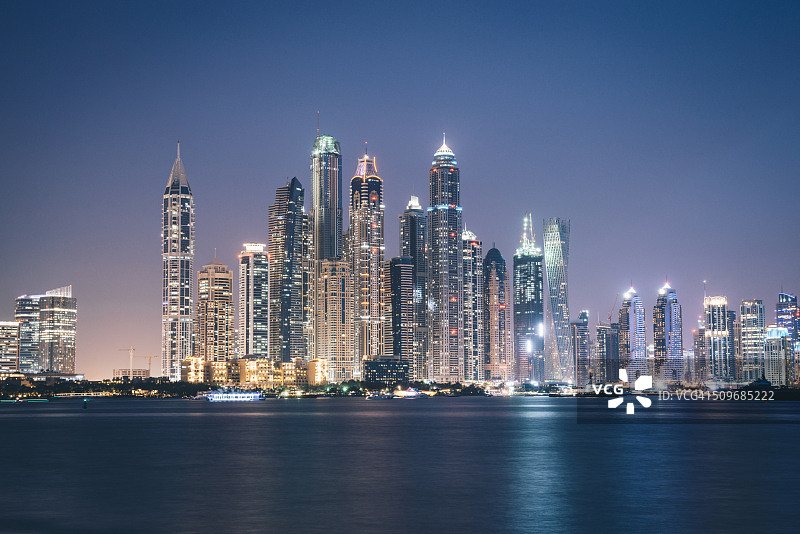 迪拜码头夜景图片素材