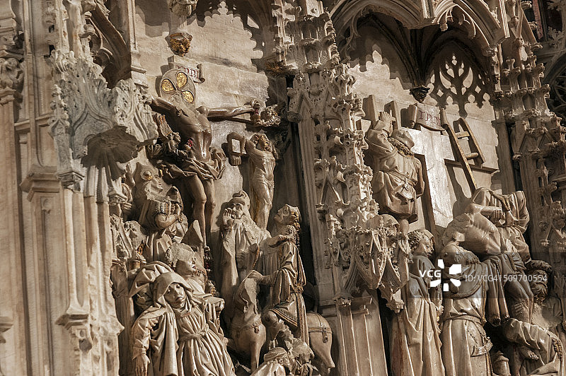 埃姆普里亚斯卡斯特罗圣玛丽亚大教堂的祭坛装饰图片素材