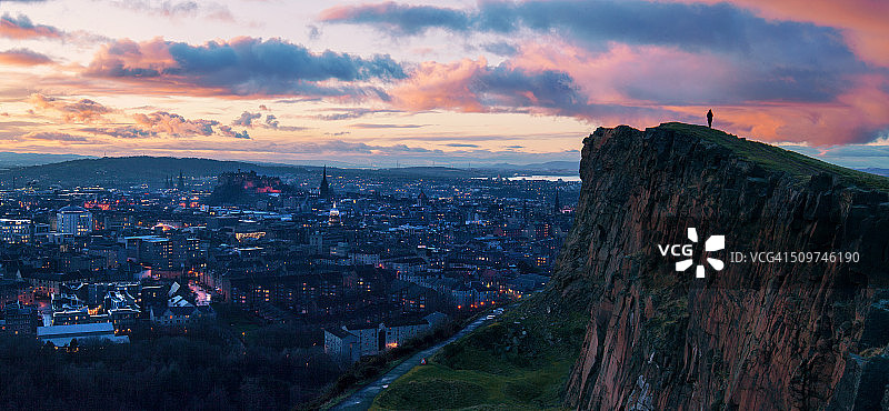 爱丁堡萨利斯伯里峭壁日落图片素材