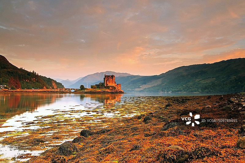 日落下的艾琳多南城堡图片素材