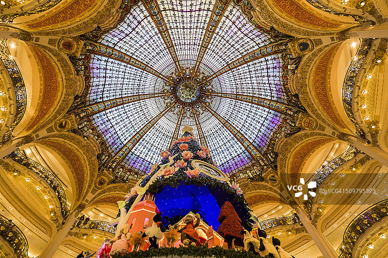 圣诞节期间的老佛爷百货图片素材