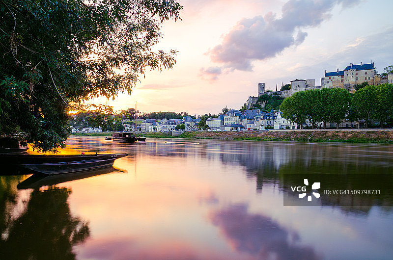 维埃纳河畔的希农图片素材