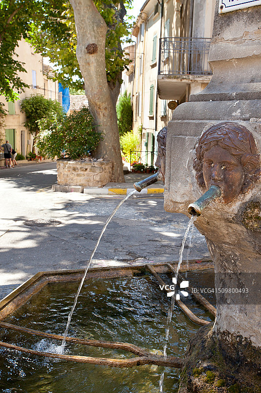 屈屈龙古镇喷泉图片素材