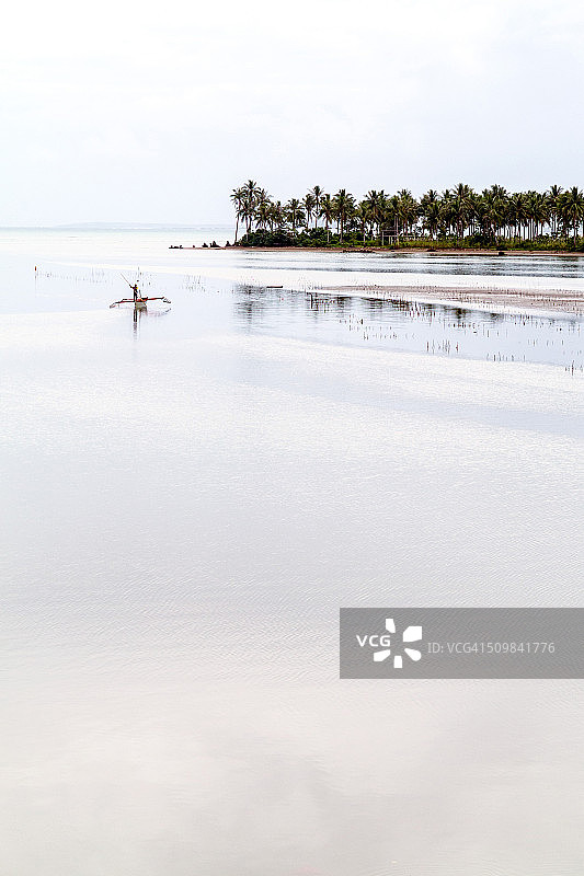 奥拉斯河上的船图片素材