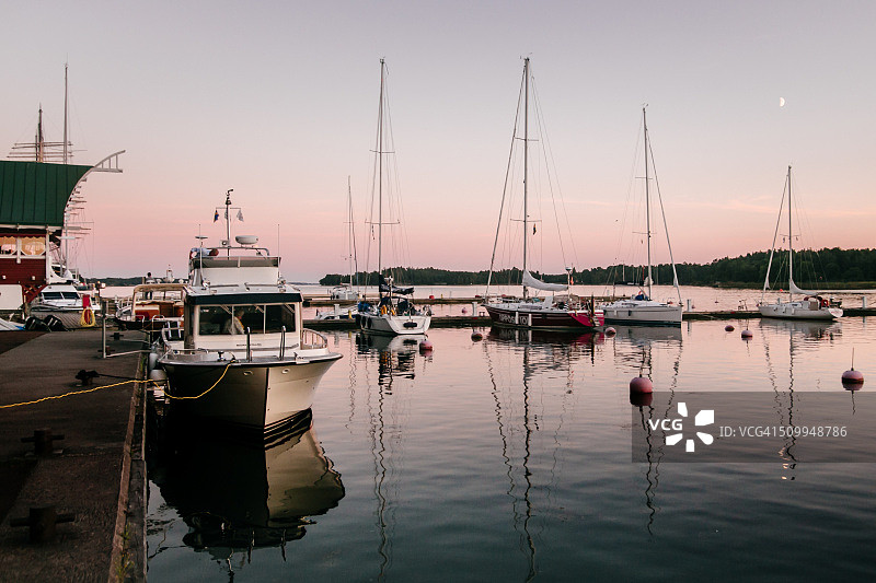 奥兰玛丽港西港游艇夜景图片素材