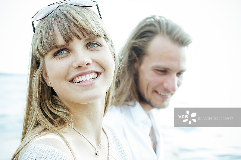 迷人的年轻情侣图片素材