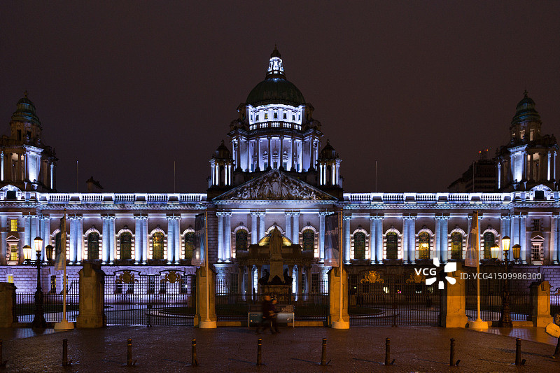 夜幕下的贝尔法斯特市政厅图片素材
