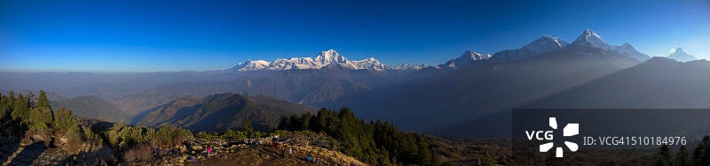 从普恩山 viewpoint 观赏安娜普尔纳山脉全景图图片素材