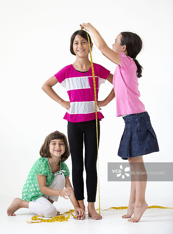 女孩缝纫课图片素材