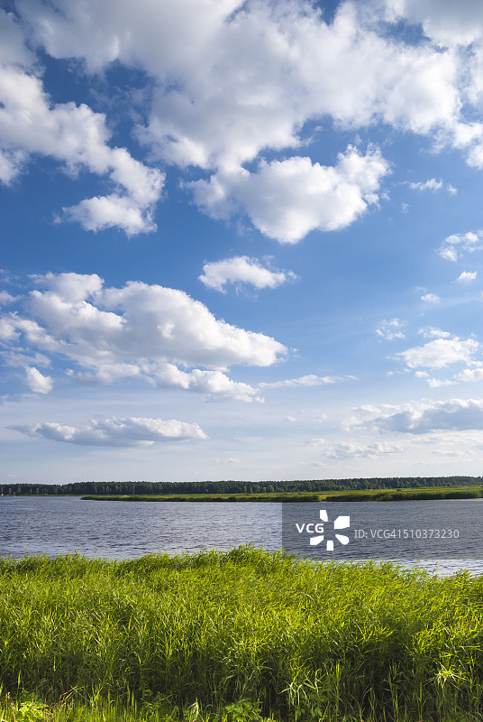 拉脱维亚利耶卢佩河的迷人景色图片素材