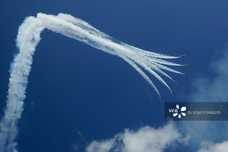 飞机编队飞行图片素材