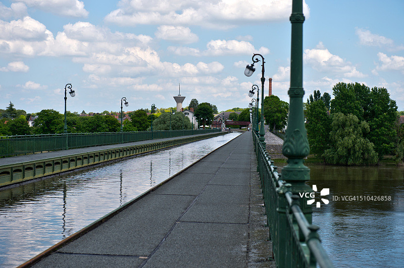 布里亚尔运河：卢瓦雷省中央-卢瓦尔河谷大区，法国图片素材