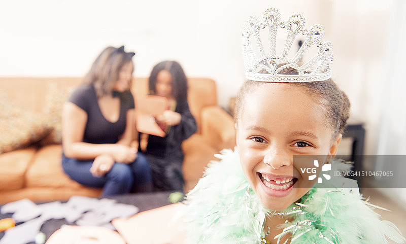 万圣节上的微笑小公主图片素材