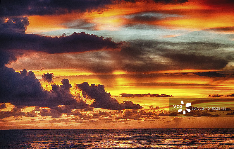 佛罗里达州萨尼贝尔海滩的壮丽日落图片素材