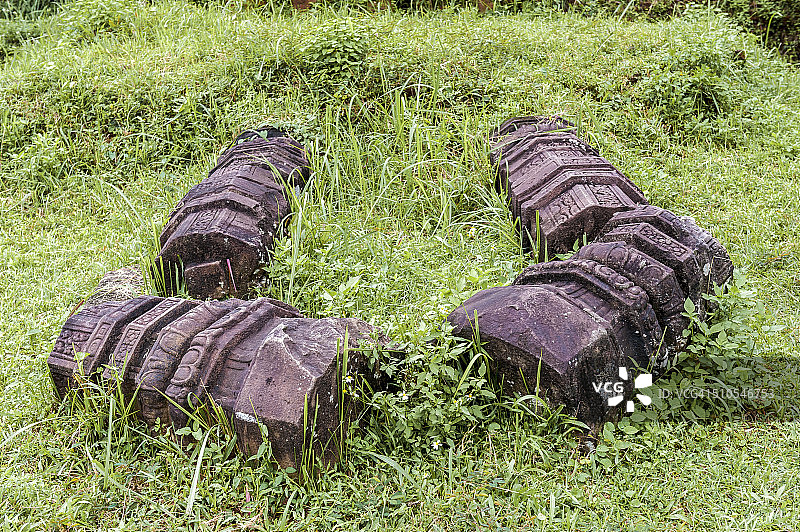 带有艺术雕刻纹理的残破柱子图片素材
