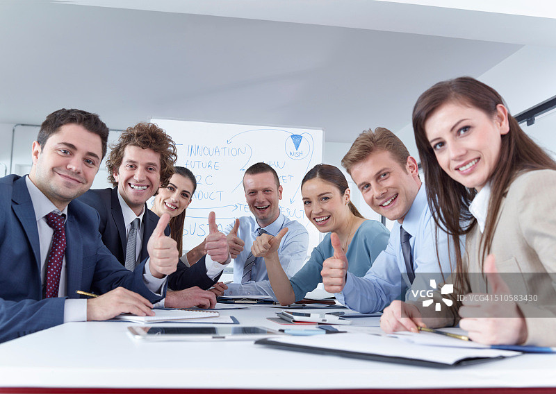 商务人士在开会图片素材