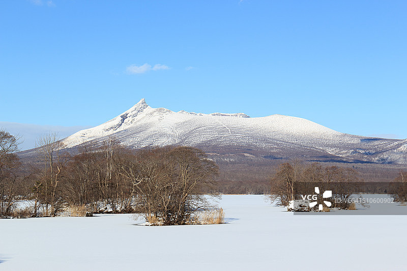 驹岳山上空的大沼湖图片素材
