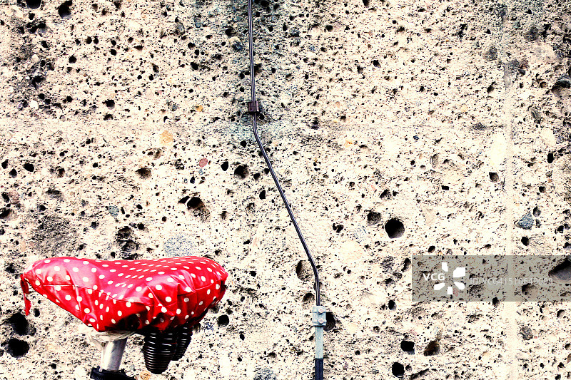 红色自行车鞍座图片素材