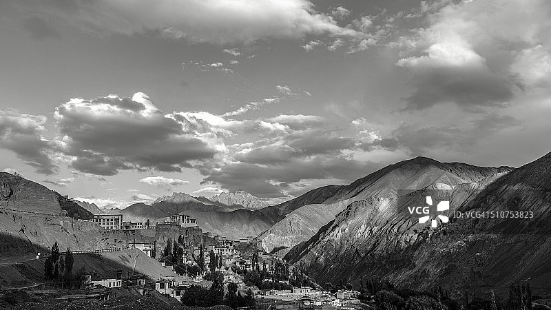 拉马约鲁山谷内部图片素材