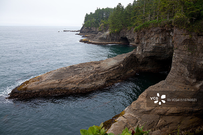 华盛顿弗拉特里角的海岸洞穴图片素材