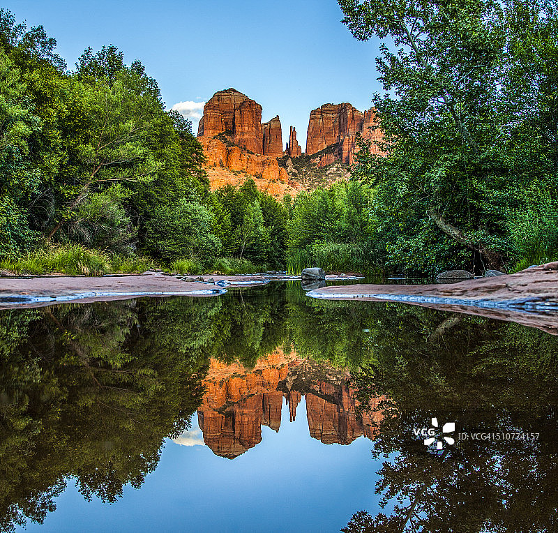 大教堂的倒影图片素材