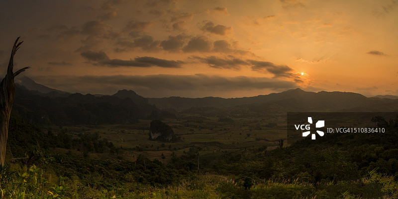 泰国山地森林层叠美景图片素材