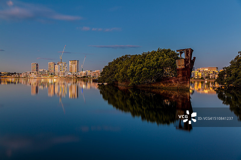 漂浮的森林：埃尔菲尔德号图片素材
