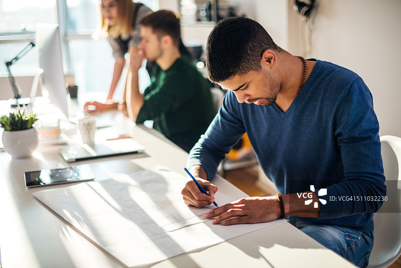 勤奋的建筑师图片素材