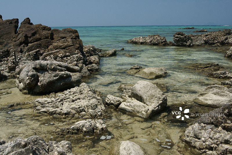竹岛（Koh Phai）上的岩石图片素材