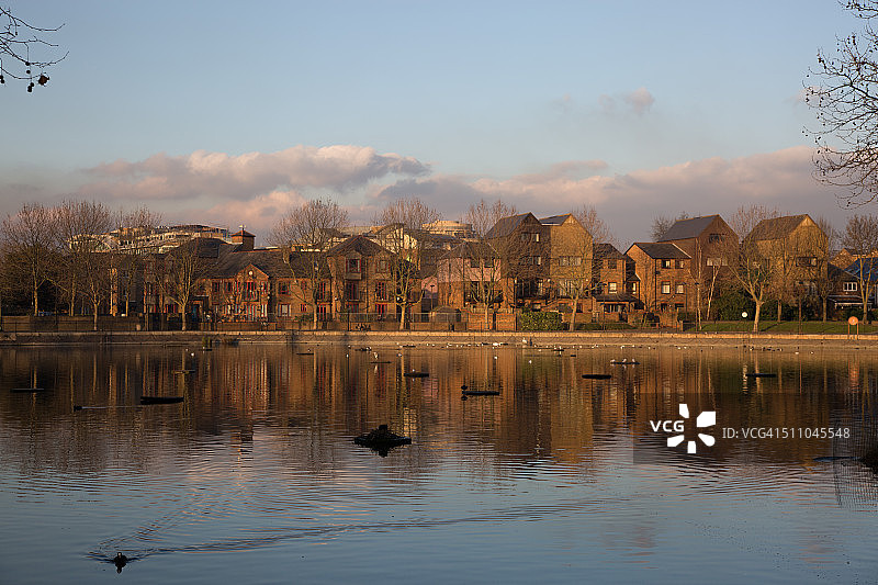 罗瑟希德运河周围的房屋图片素材